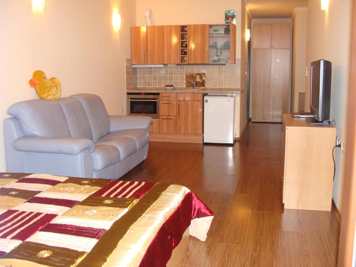 Admiral Apartments Golden Sands Room photo